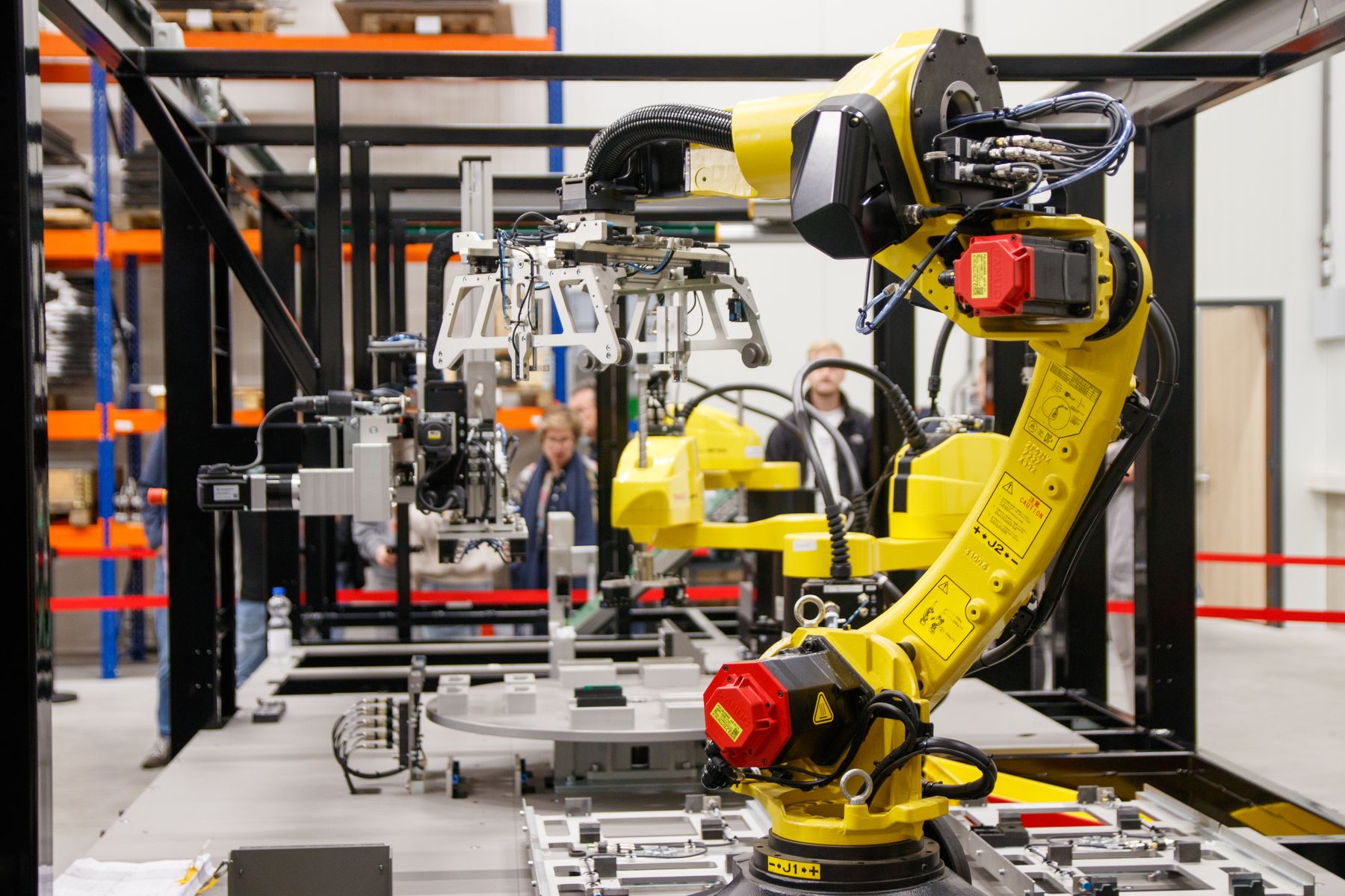 Industrieller Roboterarm als Symbol für lernende Robotiksysteme